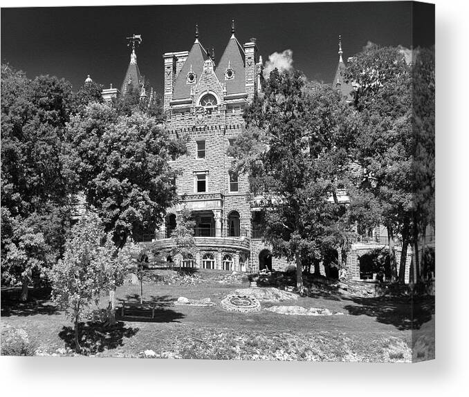 1000 Islands Canvas Print featuring the photograph Boldt Castle 0152 by Guy Whiteley