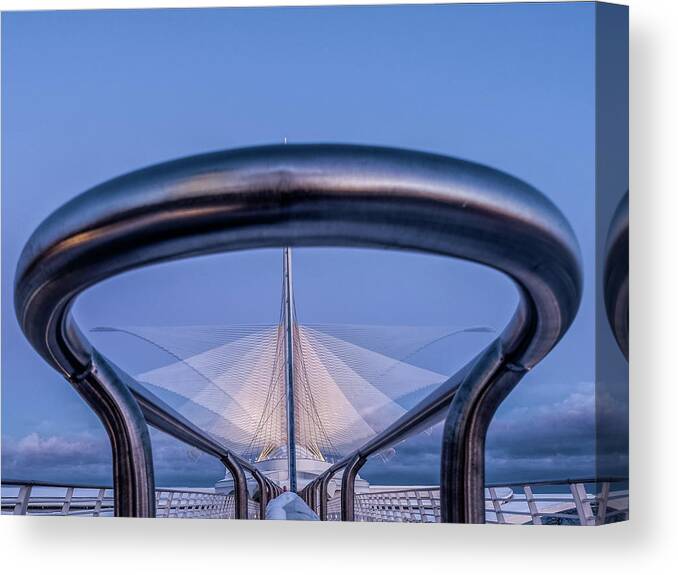 Milwaukee Art Museum Canvas Print featuring the photograph Days End #1 by Kristine Hinrichs