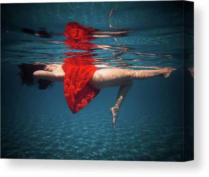 Swim Canvas Print featuring the photograph 7 by Gemma Silvestre