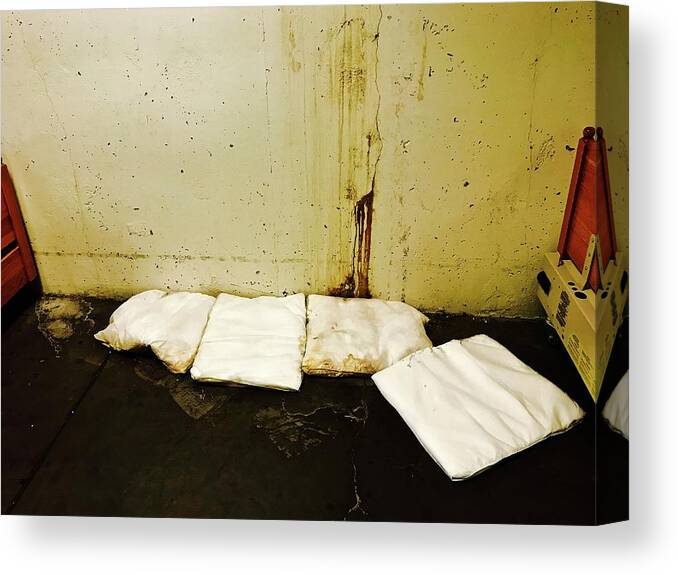  Canvas Print featuring the photograph A Lonely Place to Rest by Brian Sereda