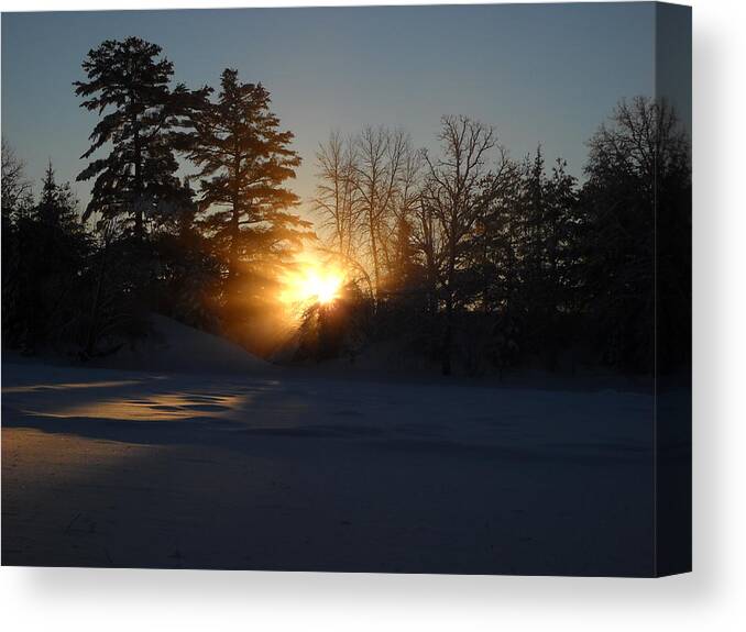 Mississippi River Canvas Print featuring the photograph January Sunrise Light Rays by Kent Lorentzen