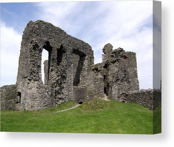 Kendal Canvas Print featuring the photograph Kendal Castle by Lukasz Ryszka