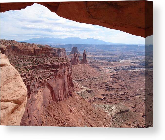 Landscape Canvas Print featuring the photograph Mesa Arch by Richard Deurer