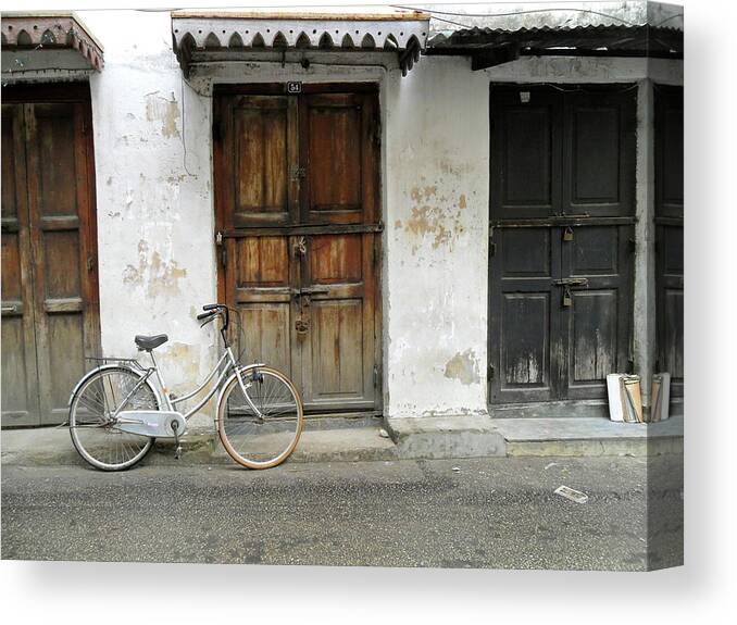 Zanzabar Canvas Print featuring the photograph Quick Getaway by Joe Burns