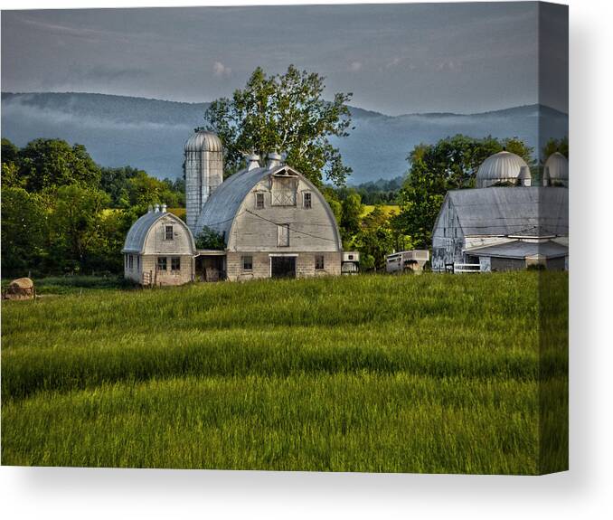 Green Canvas Print featuring the photograph Rocky Ridge Farm by Bob Geary