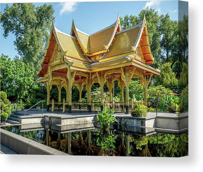 Olbrich Gardens Canvas Print featuring the photograph Simply breathtaking by Kristine Hinrichs
