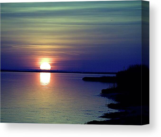 Seas Canvas Print featuring the photograph Sunrise X V by Newwwman