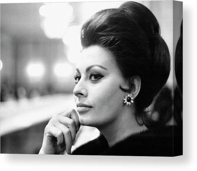 Fashion Show Canvas Print featuring the photograph Sophia Loren Invitée Dhonneur Dun #1 by Keystone-france