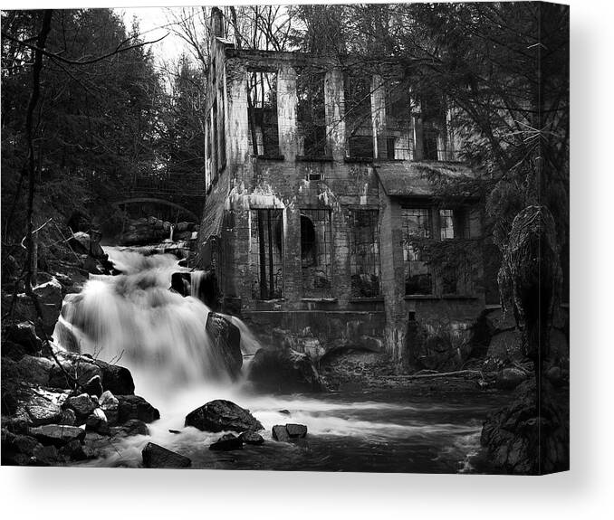 Chelsea Ruin Canvas Print featuring the photograph Chelsea Ruin by Clive Branson