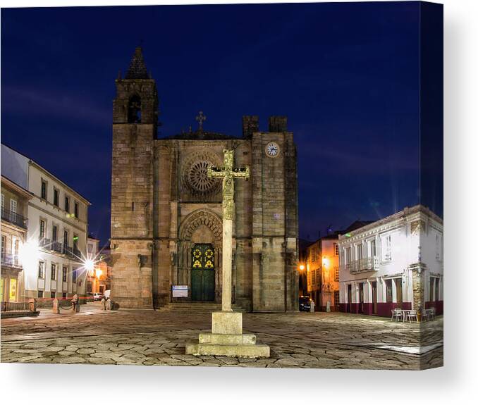 Tranquility Canvas Print featuring the photograph La Hora Azul by Carlos Alonso Fotografia