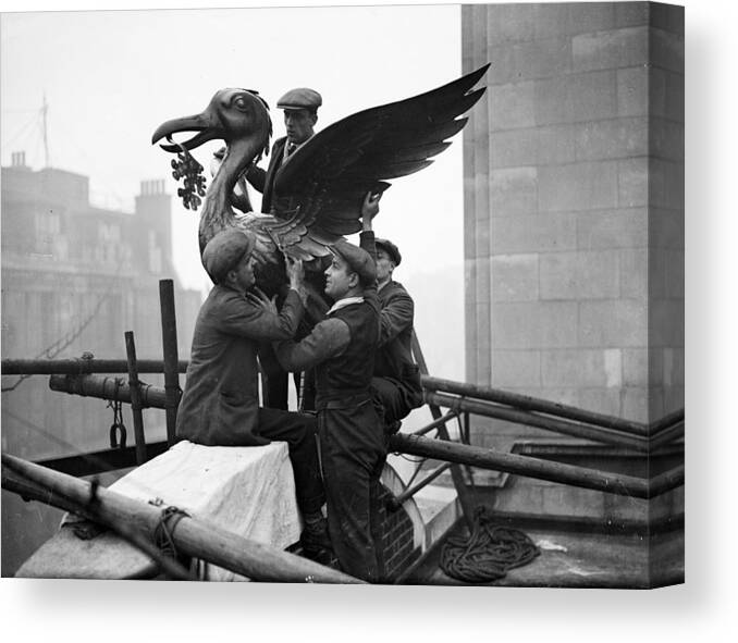 Statue Canvas Print featuring the photograph Liver Bird by Fox Photos