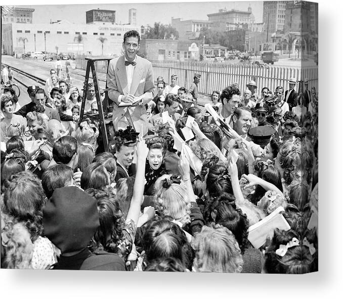 Singer Canvas Print featuring the photograph Sinatra Signs Autographs by Gene Lester