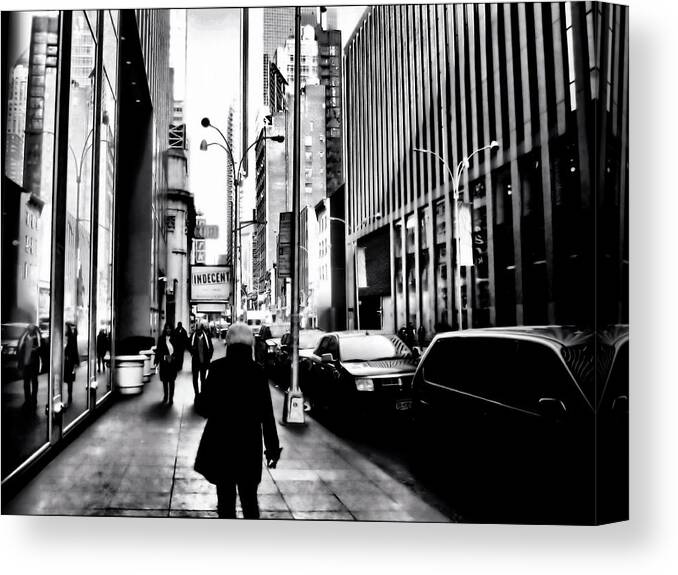 Black & White Canvas Print featuring the photograph Strolling a New York City Sidewalk by Debra Kewley