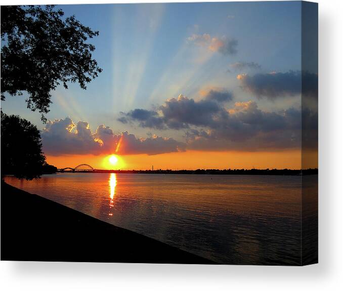 Sunset Canvas Print featuring the photograph Sunset on the Delaware by Linda Stern