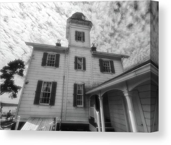 Yaquina Bay Lighthouse Canvas Print featuring the photograph Yaquina Bay Lighthouse by John Parulis
