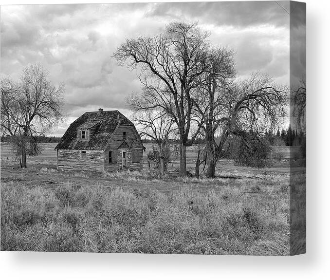 Abandoned Canvas Print featuring the photograph Abandoned Farmhouse - Lincoln County #2 by Jerry Abbott