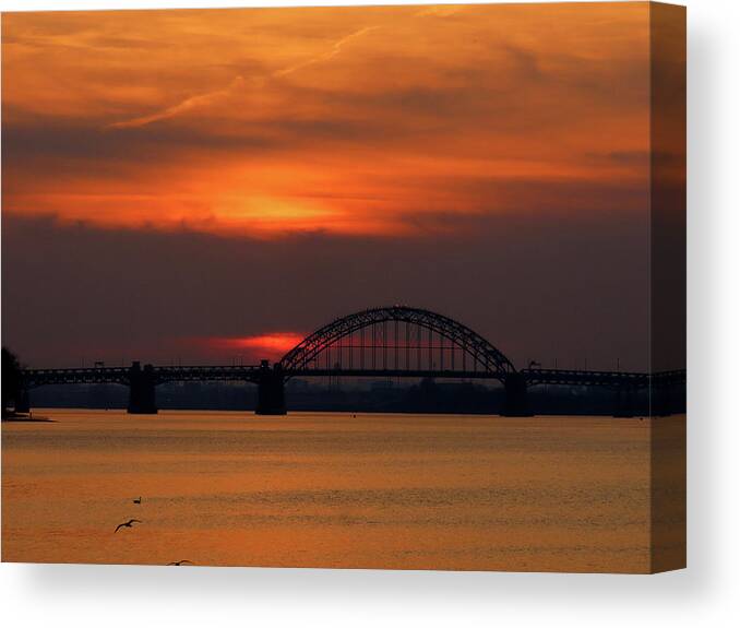 Sunset Canvas Print featuring the photograph Dusk on the Delaware River in Winter by Linda Stern