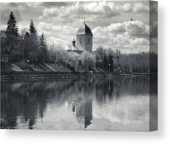 Horizontal Canvas Print featuring the photograph Over-the-Pool Church st 2 by Andrii Maykovskyi