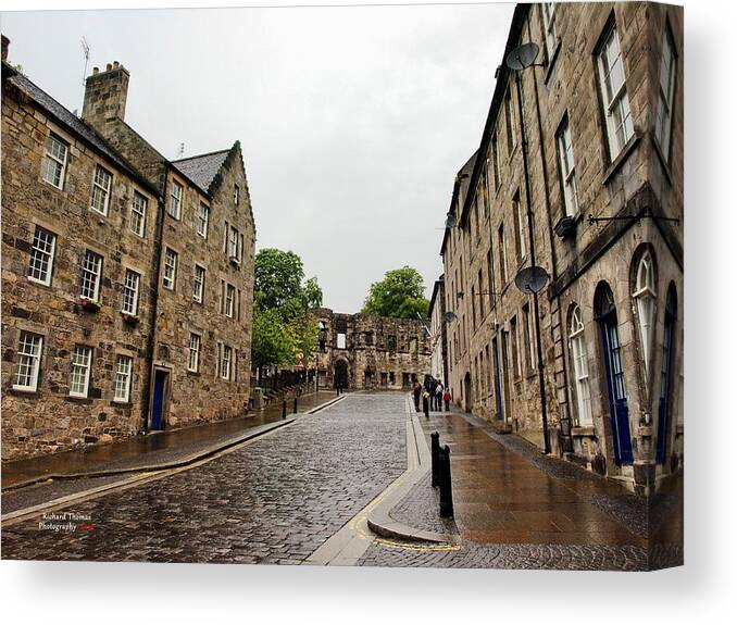City Canvas Print featuring the photograph Stirling City Street by Richard Thomas