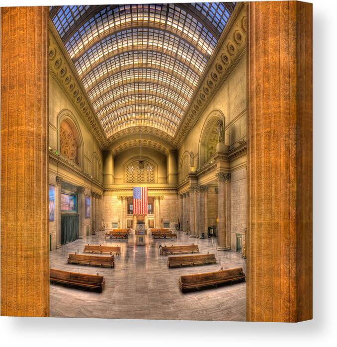 Chicago Canvas Print featuring the photograph Chicagos Union Station by Steve Gadomski