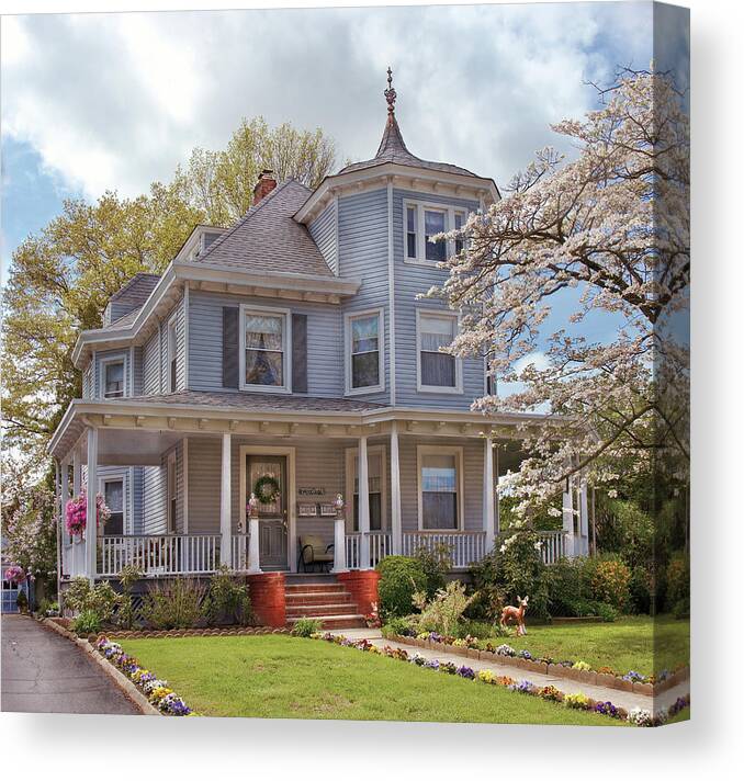 Victorian Canvas Print featuring the photograph House - Grannies House by Mike Savad