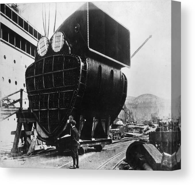 1910-1919 Canvas Print featuring the photograph Aquitania Component by General Photographic Agency