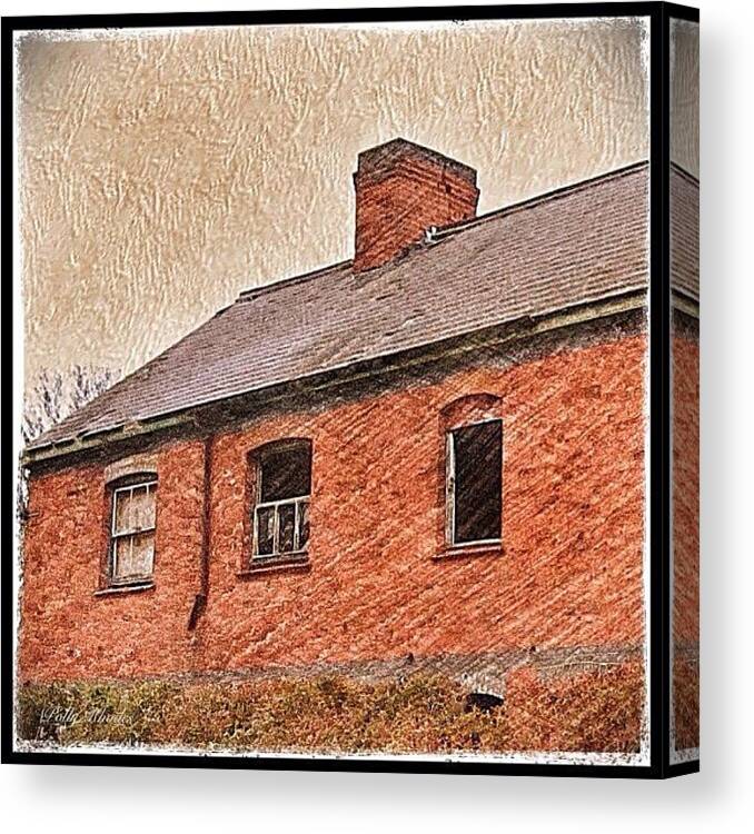 Farmhouse Canvas Print featuring the photograph Abandoned Farmhouse by Polly Rhodes