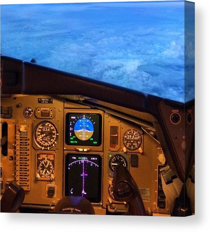 B757 Canvas Print featuring the photograph Cruising Out Over The Gulf Of Mexico by Sean Flynn