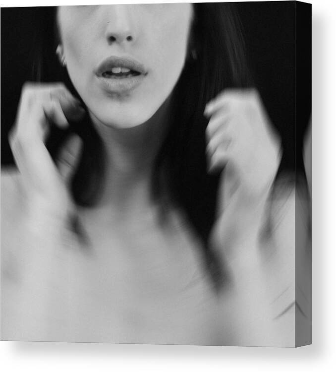 Black And White Canvas Print featuring the photograph Gasp by Mayumi Yoshimaru