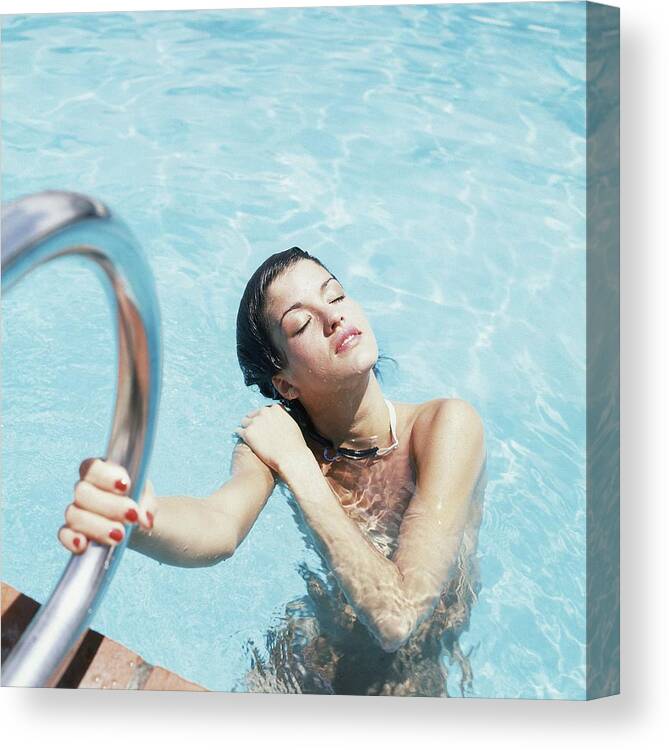Santo Domingo Canvas Print featuring the photograph Janice Dickinson Holding Railing In Swimming Pool by Horst P. Horst