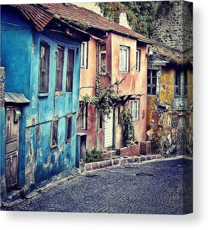 Love Canvas Print featuring the photograph Love - Istanbul by Joel Lopez