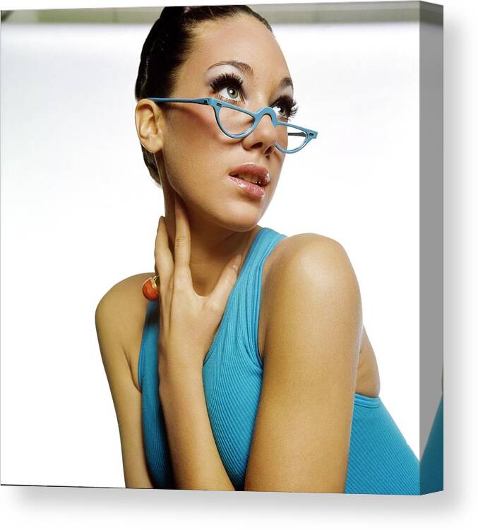 Accessories Canvas Print featuring the photograph Marisa Berenson Wearing Blue Glasses by Bert Stern