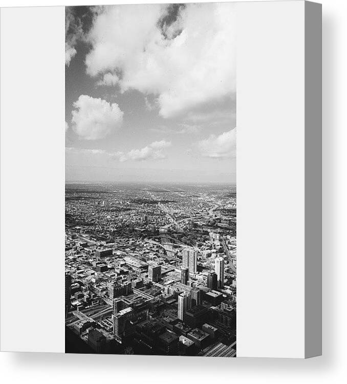 Vscolovers Canvas Print featuring the photograph Skydeck by Andressa Enevold