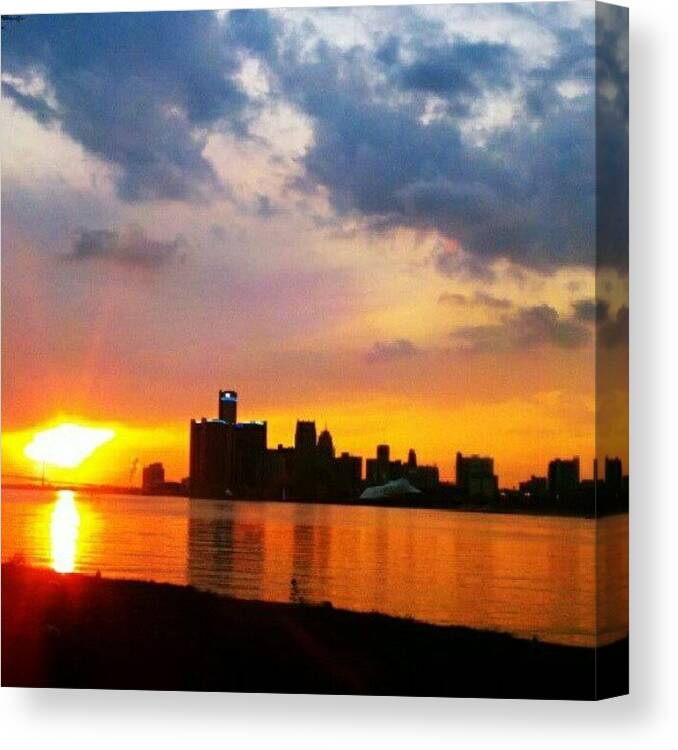  Canvas Print featuring the photograph Sunset In The D by Glenn Duda