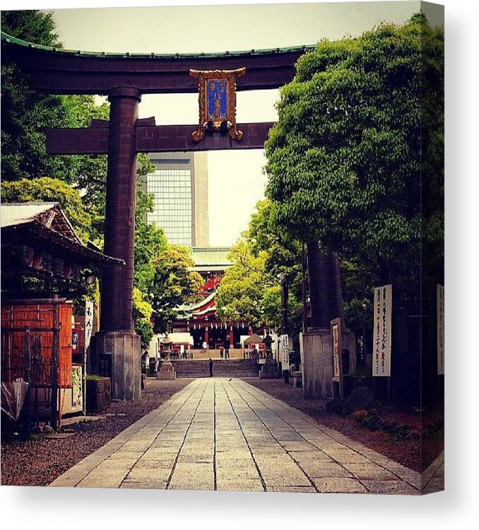 金色 Canvas Print featuring the photograph Tomioka Hachimangu 富岡八幡宮 by My Senx