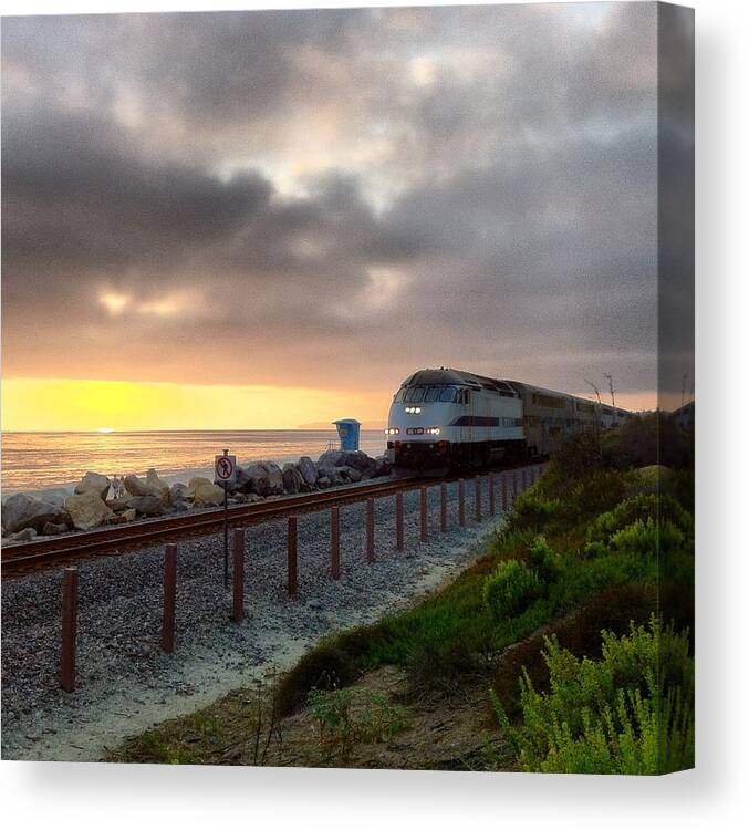 Trainsunset Canvas Print featuring the photograph Train And Sunset In San Clemente by Paul Carter
