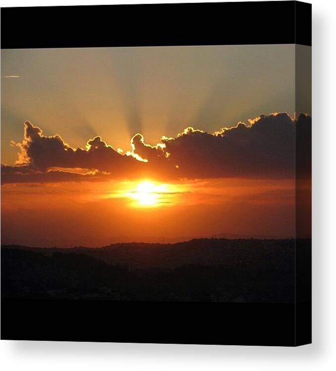 Minasgerais Canvas Print featuring the photograph [14-fev-2012, 19:30] #pordosol De #14 by Diogo Rocha