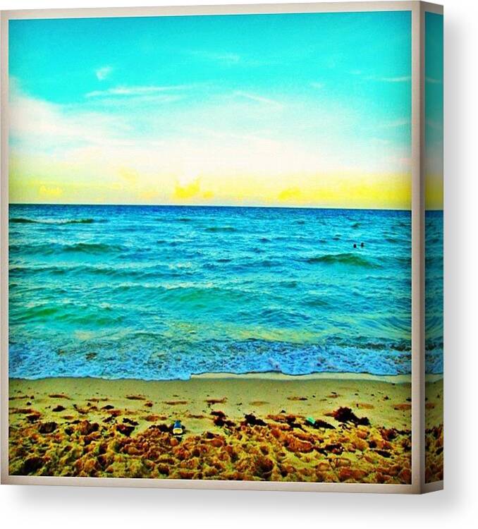 Mejroxy Canvas Print featuring the photograph Instagram Photo #21344227086 by Josue Garcia