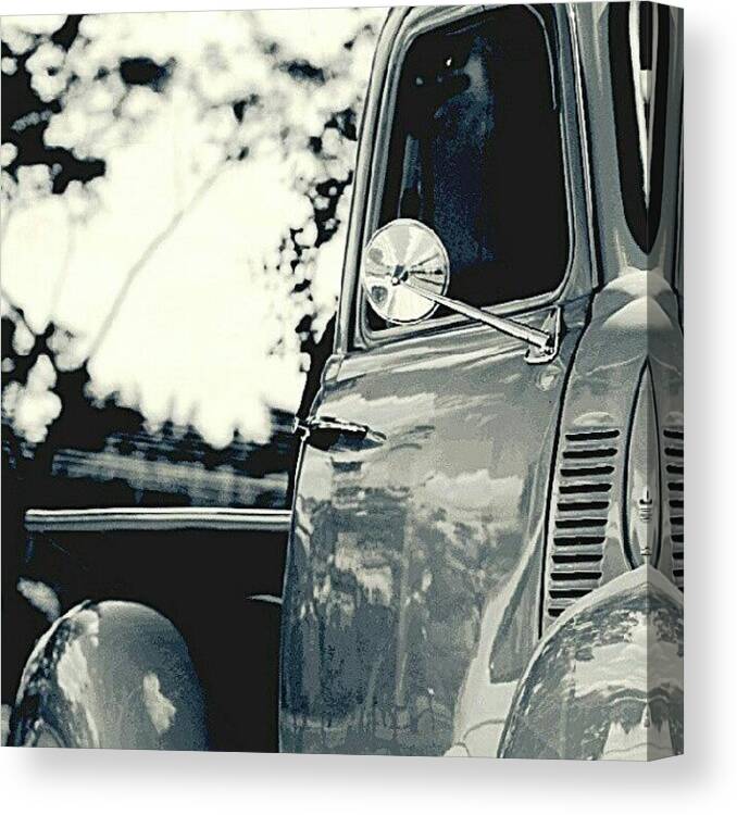 Oldfashioncar Canvas Print featuring the photograph Chevro by Marcelo Donhsa