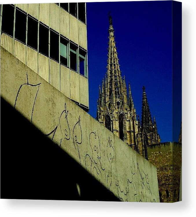 Arquitetura Canvas Print featuring the photograph Moderno E Gótico #coac #catedral by Gogliardo Maragno