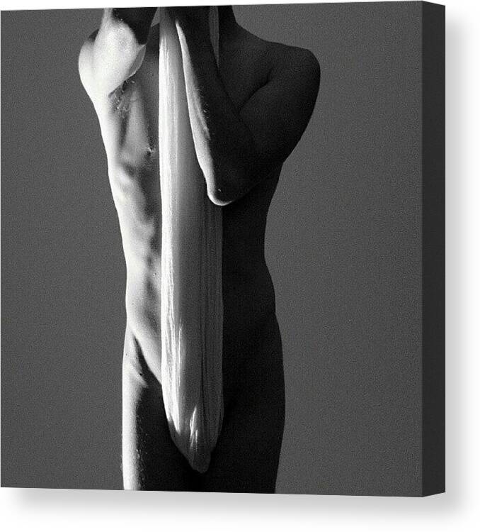  Canvas Print featuring the photograph Nude 07 by Ray Hetzel