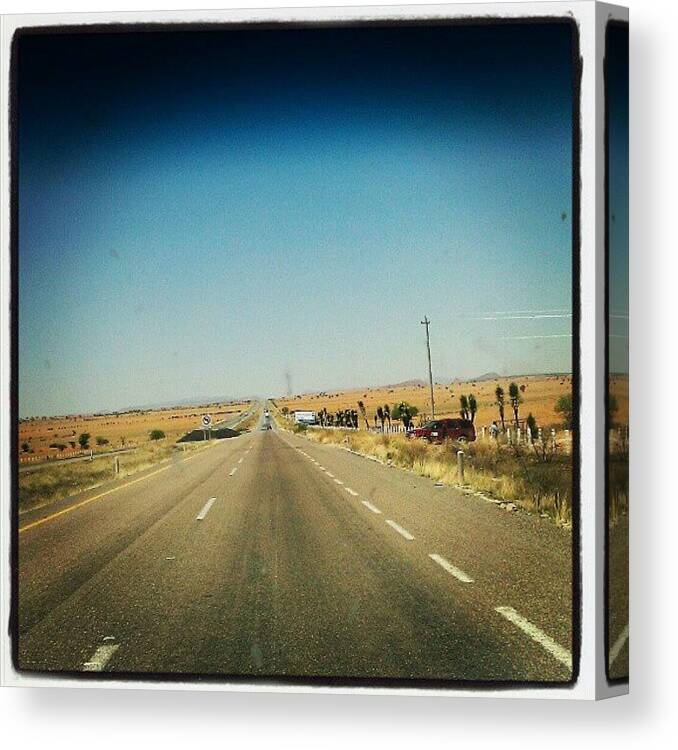 Zacatecas Canvas Print featuring the photograph Si Se Ve Bien Desertico El Panorama Con by David Serrano