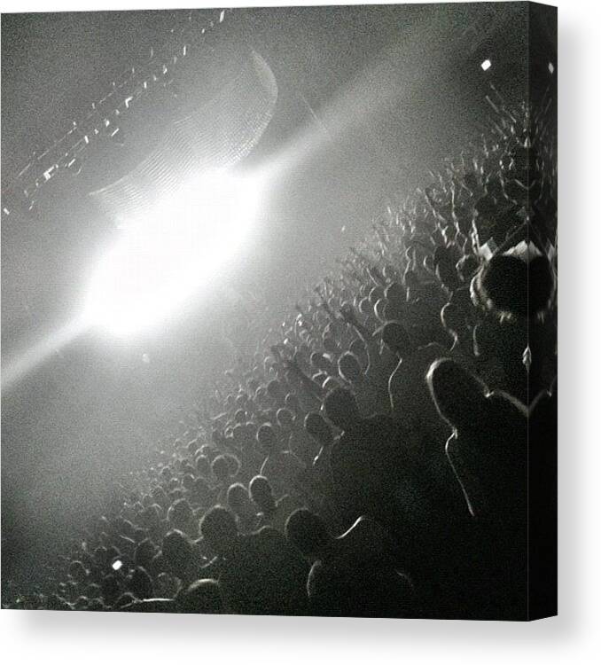 Chicagood Canvas Print featuring the photograph The Crowd Who Gathered For The Show by James Roach