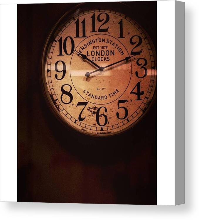 Minimal_perfection Canvas Print featuring the photograph Día 4: Reloj. #project365 by Joel Garcia