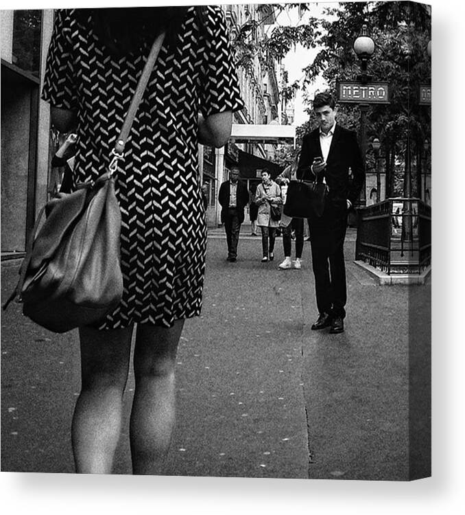 Streetmagazine Canvas Print featuring the photograph Imminent Contact

#people by Rafa Rivas