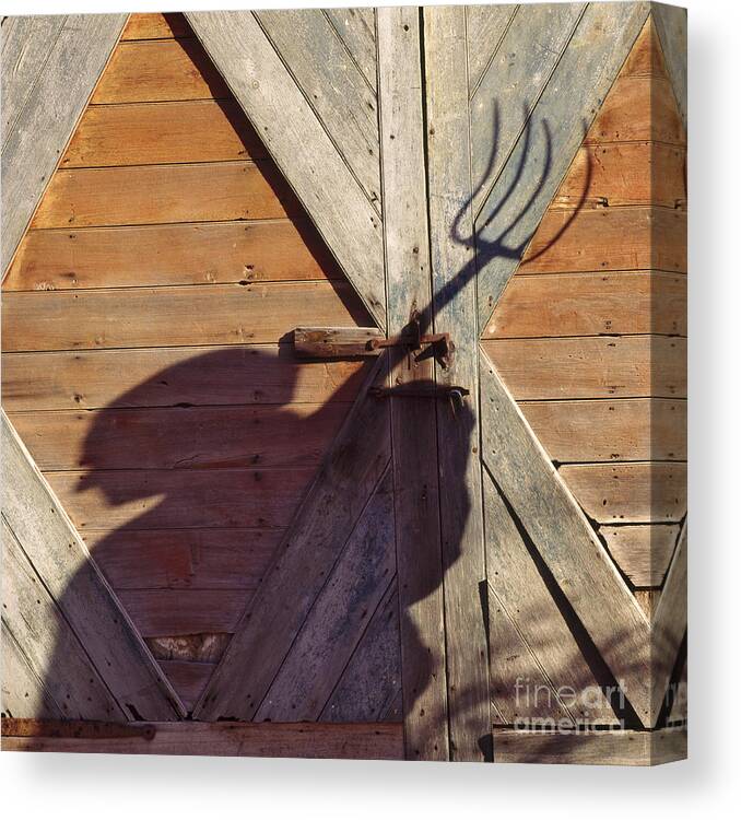 Farm Canvas Print featuring the photograph Quiting Time by George Robinson