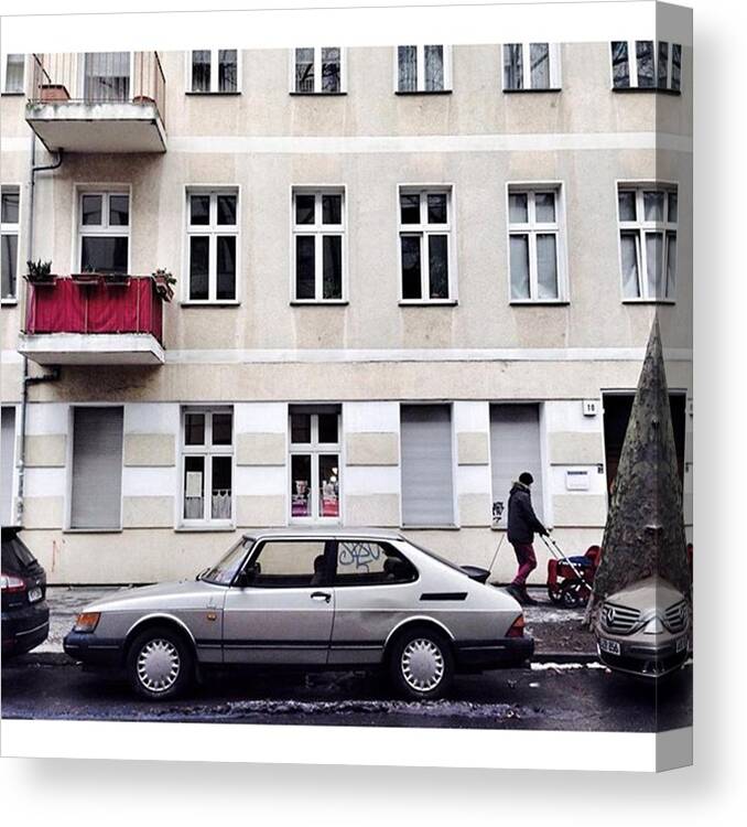 Vintage Canvas Print featuring the photograph Saab 900i

#berlin #charlottenburg by Berlinspotting BrlnSpttng
