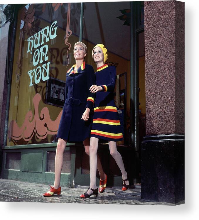Twiggy Canvas Print featuring the photograph Sara Crichton-Stuart and Twiggy Shopping by Ray Traeger
