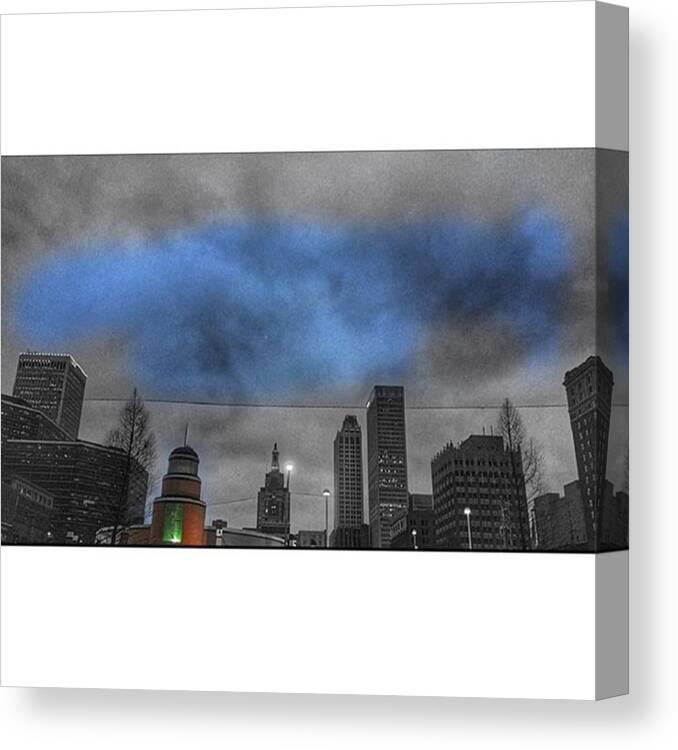 Jj Canvas Print featuring the photograph Streaks by Dustin Reed