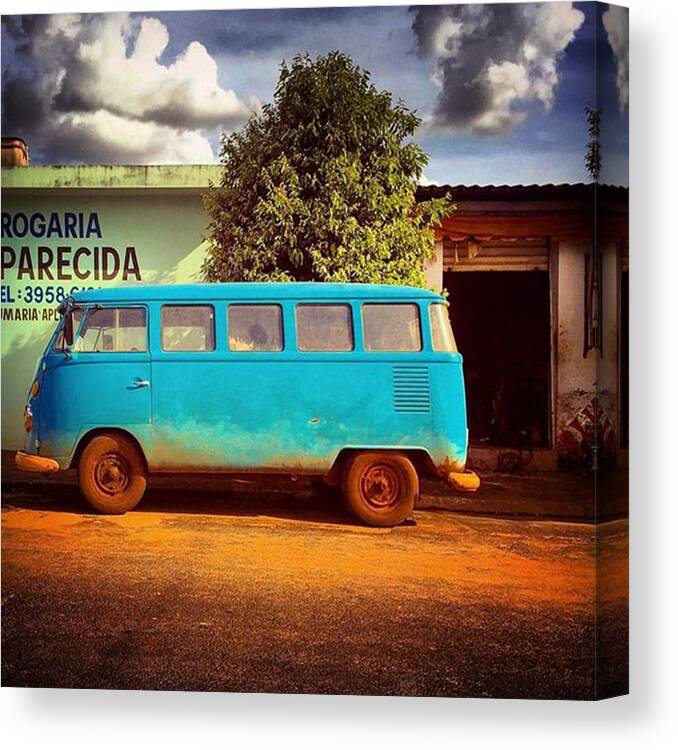 Beautiful Canvas Print featuring the photograph Vw Bus - Vw Kombi - Taquaral - São by Kiko Lazlo Correia